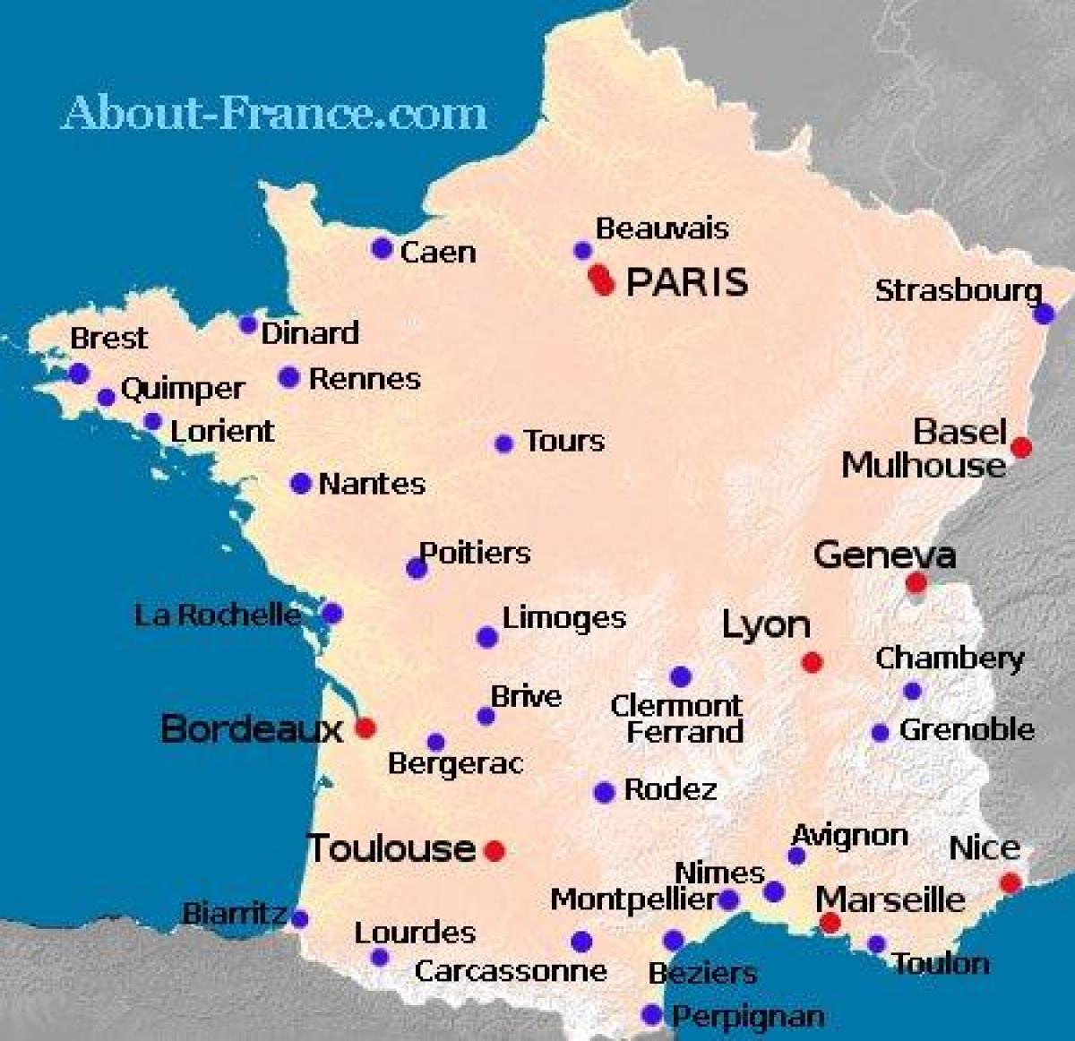 地図を示すフランスの空港