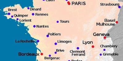 地図を示すフランスの空港